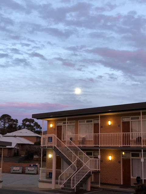 Queanbeyan Motel - Holiday Adelaide 0