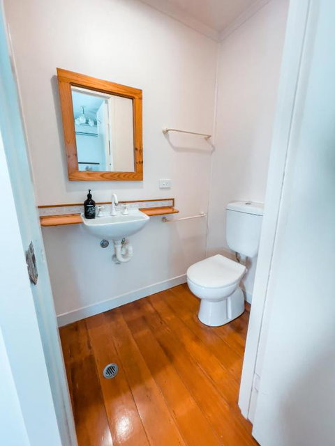 Noosa Hinterland Bed & Breakfast - Holiday Adelaide 4