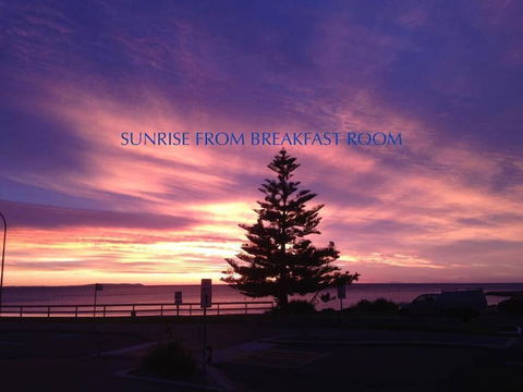 Beachhouse Mollymook - Holiday Adelaide 3
