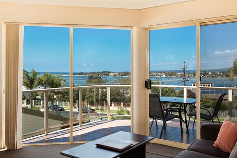 Baywatch Luxury Apartments - Holiday Adelaide 5