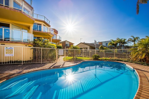 Baywatch Luxury Apartments - Holiday Adelaide 3