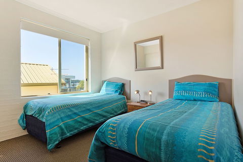 Baywatch Luxury Apartments - Holiday Adelaide 4
