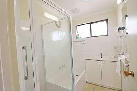 Capri Apartments - Holiday Adelaide 1