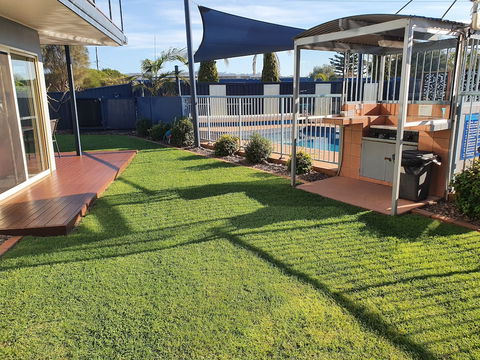 Grandeur Holiday Units - Holiday Adelaide 0