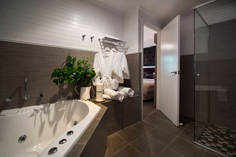 Spa Villas On Main - Holiday Adelaide 4