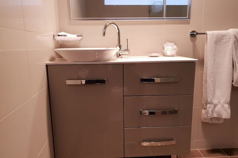 Leagues Motel - Holiday Adelaide 2