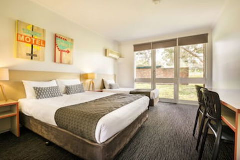 Burvale Hotel - Holiday Adelaide 0