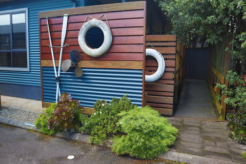 Strahan Bungalows - Holiday Adelaide 0