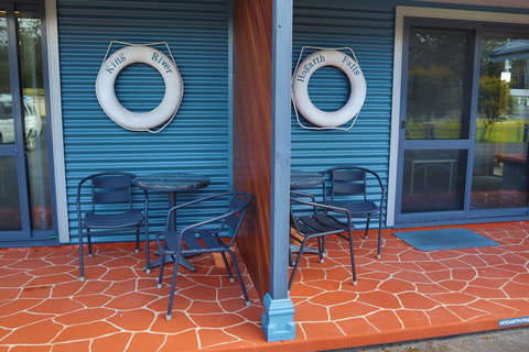 Strahan Bungalows - Holiday Adelaide 4