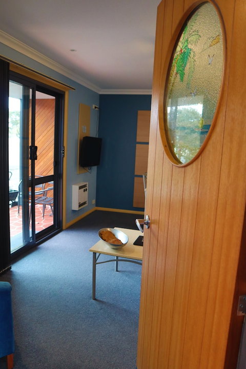 Strahan Bungalows - Holiday Adelaide 2