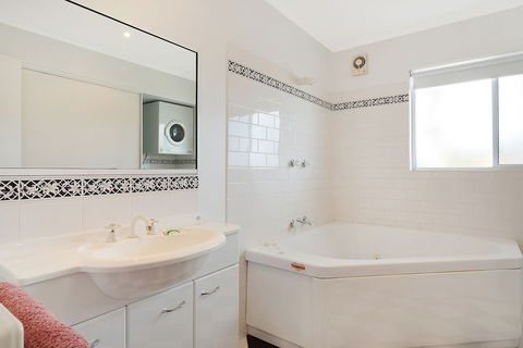 Beach Street Apartments - Holiday Adelaide 4