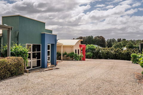 McLaren Vale Studio Apartments - Holiday Adelaide 2