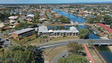 Bribie Waterways Motel - Holiday Adelaide 4