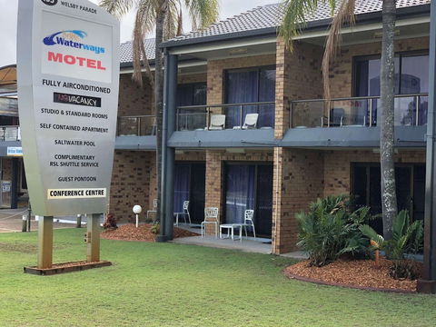 Bribie Waterways Motel - Holiday Adelaide 0