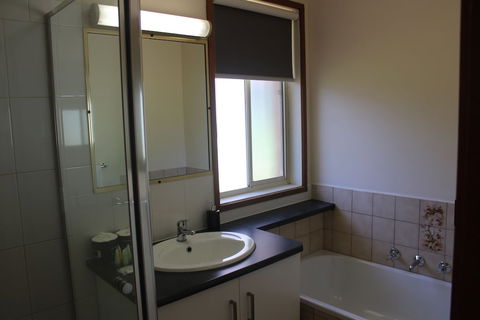 Australian Home Away At East Doncaster Andersons Creek 1 - Holiday Adelaide 4