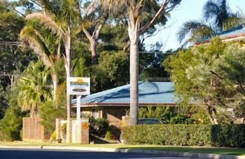Beachfront Apartments - Holiday Adelaide 0
