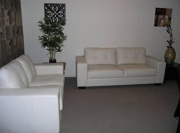 Insaa Serviced Apartments Dandenong - Holiday Adelaide 4