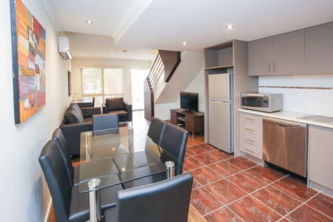 Aquarius Apartments And Cabins - Holiday Adelaide 3