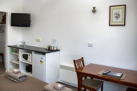 Delatite Apartments Timbertop & Fir - Holiday Adelaide 3