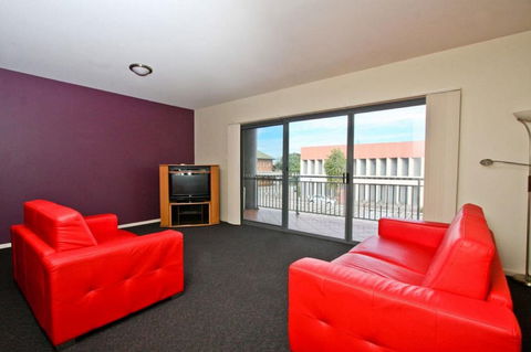 Cosmopolitan Apartments - Holiday Adelaide 4