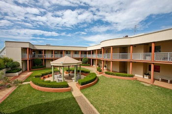 Cosmopolitan Apartments - Holiday Adelaide 0