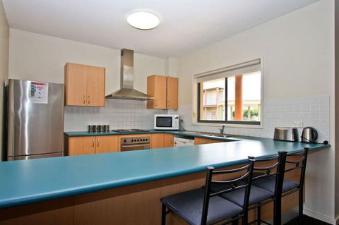 Cosmopolitan Apartments - Holiday Adelaide 3