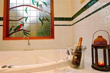 Woolrich Historic Garden Cottage - Holiday Adelaide 3