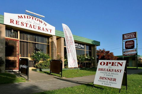 Midtown Motor Inn - Holiday Adelaide 1