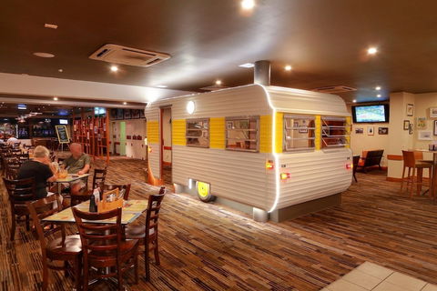 Bribie Island Hotel - Holiday Adelaide 2