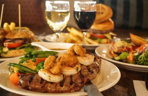 Bribie Island Hotel - Holiday Adelaide 6
