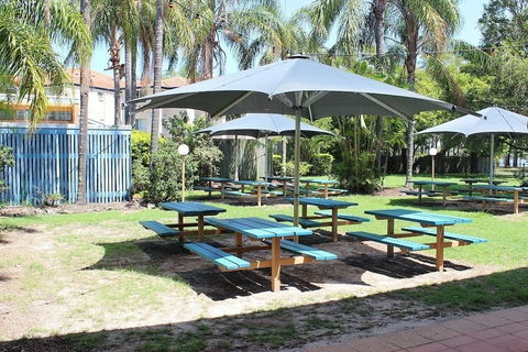 Bribie Island Hotel - Holiday Adelaide 1