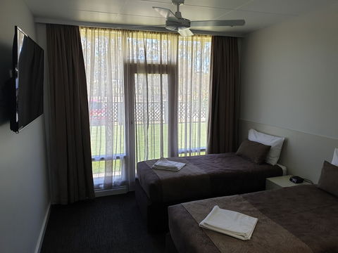 Naracoorte Hotel Motel - Holiday Adelaide 3