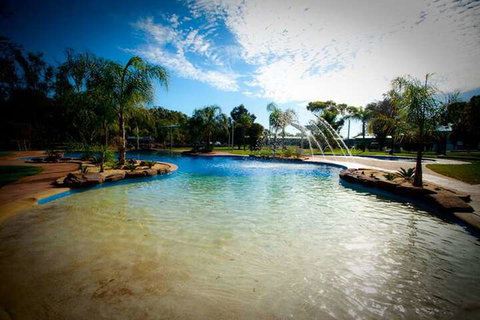 Tasman Holiday Parks - Merool On The Murray - Holiday Adelaide 2