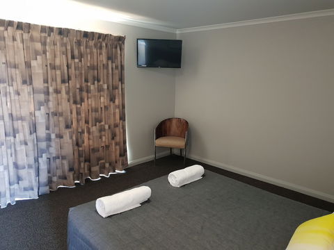 Coro Club Motel - Holiday Adelaide 2