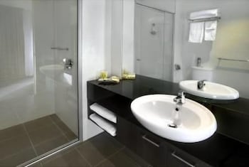 May Park Executive Apartments - Holiday Adelaide 3