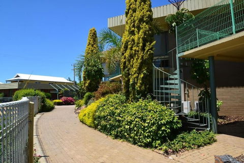 Emmanuel Holiday Apartments - Holiday Adelaide 1