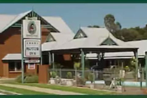 Young Federation Motor Inn - Holiday Adelaide 5