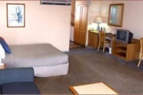 Young Federation Motor Inn - Holiday Adelaide 1
