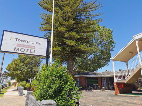 Townhouse Motor Inn - Holiday Adelaide 0