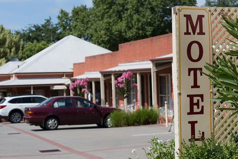 Yackandandah Motor Inn - Holiday Adelaide 1