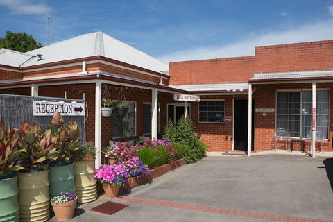 Yackandandah Motor Inn - Holiday Adelaide 0