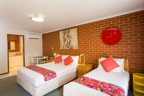 Yackandandah Motor Inn - Holiday Adelaide 2