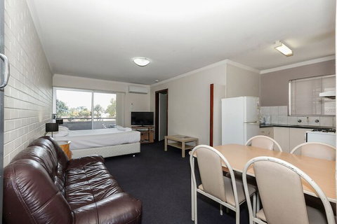 Burswood Lodge Apartments - Holiday Adelaide 4