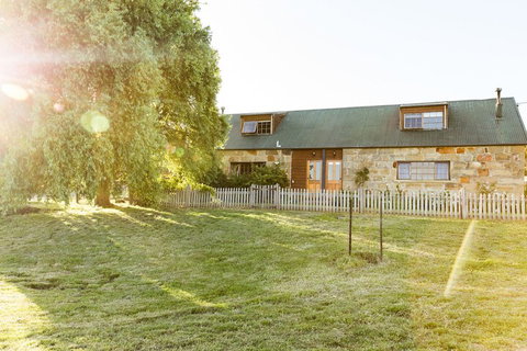 Daisy Bank Cottages - Holiday Adelaide 1