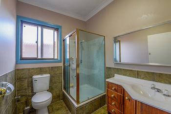 CBD Accommodation Tamworth - Holiday Adelaide 4