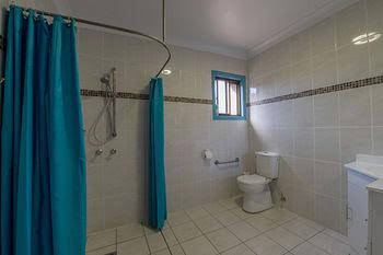 CBD Accommodation Tamworth - Holiday Adelaide 1