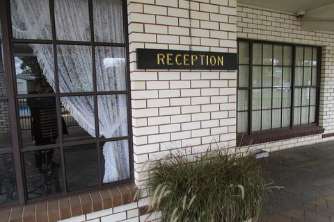Southern Comfort Motor Inn - Holiday Adelaide 1