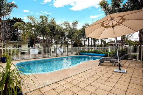 Lake Hamilton Motor Village & Caravan Park - Holiday Adelaide 3