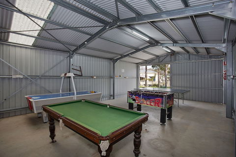 Lake Hamilton Motor Village & Caravan Park - Holiday Adelaide 6