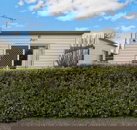 Lake Hamilton Motor Village  Caravan Park - Holiday Adelaide
